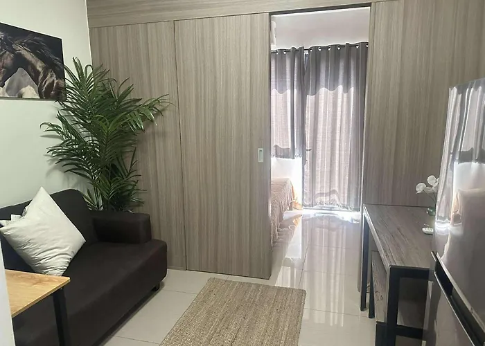 Don Comz Staycation Aparthotel